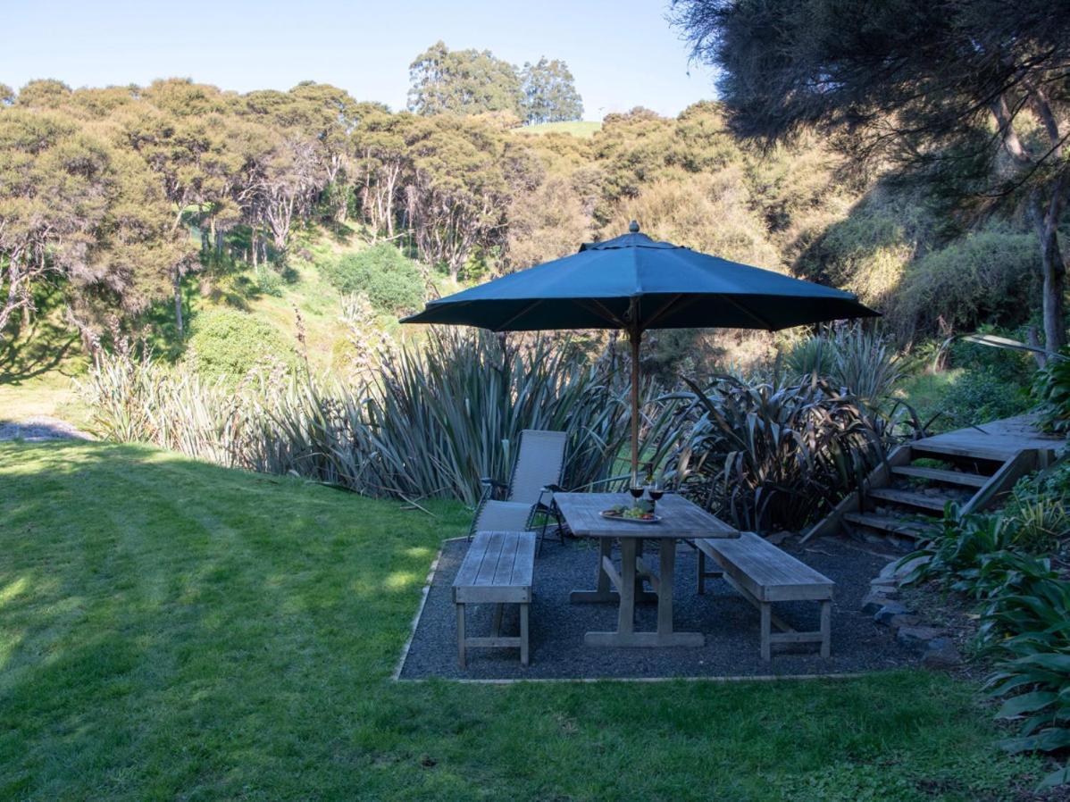 Kotare Point Paradise - Akaroa Holiday Home Bagian luar foto